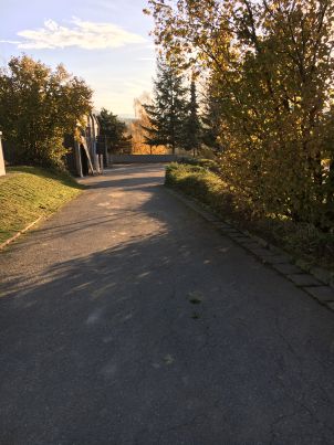Hinter kleinen Halle